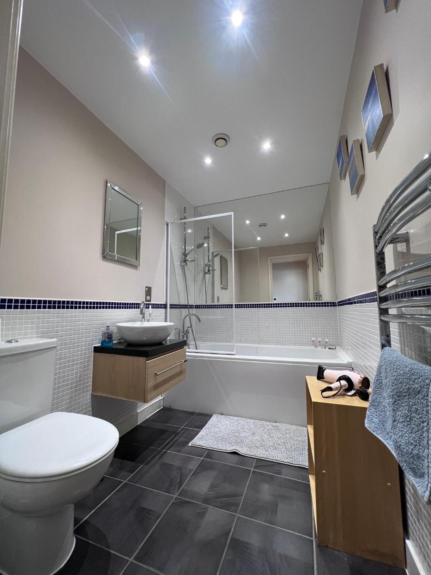 Great City Centre Getaway Apartment 2 Bed Near The Beach And Shopping Area Swansea Eksteriør billede