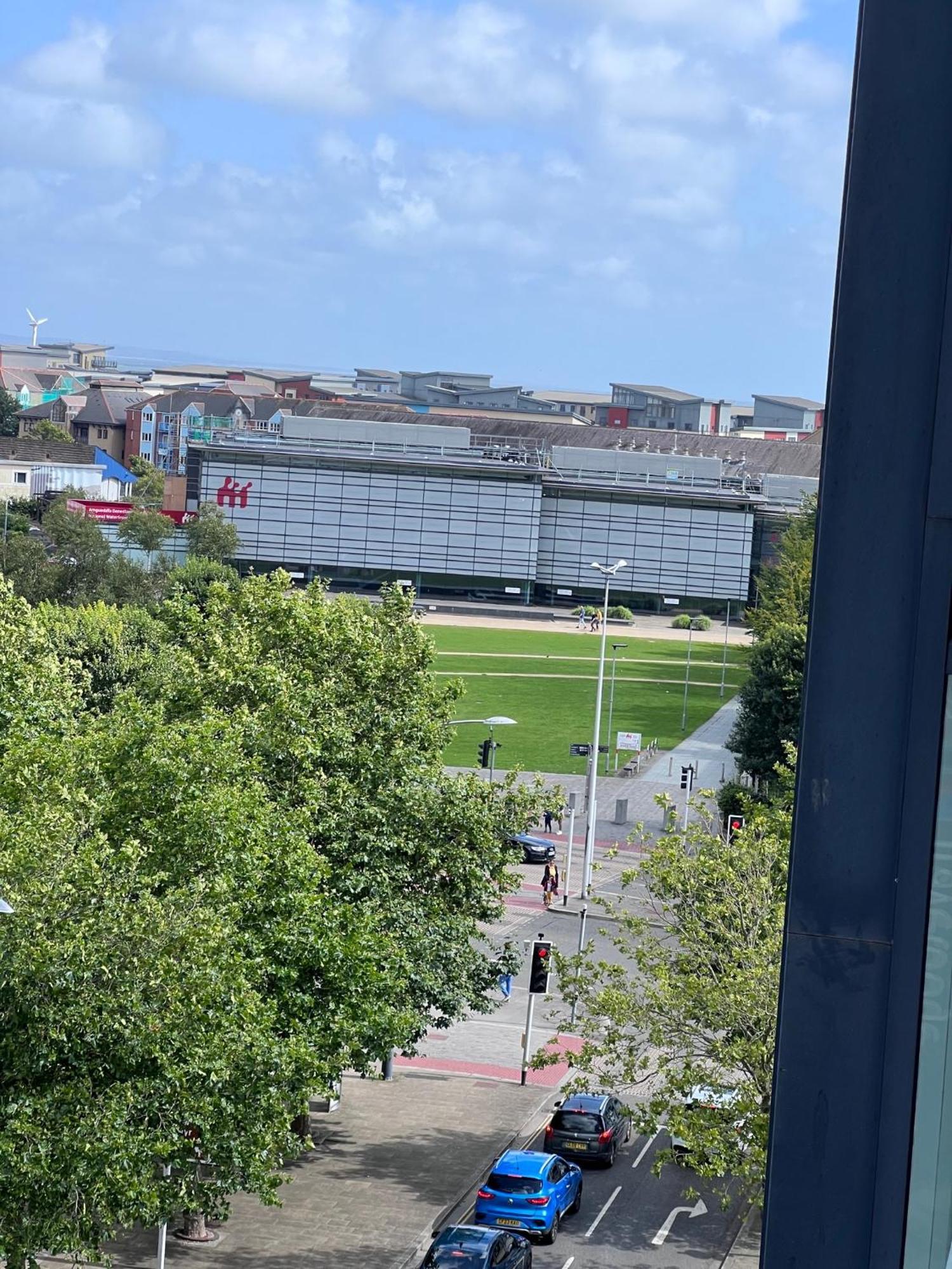 Great City Centre Getaway Apartment 2 Bed Near The Beach And Shopping Area Swansea Eksteriør billede