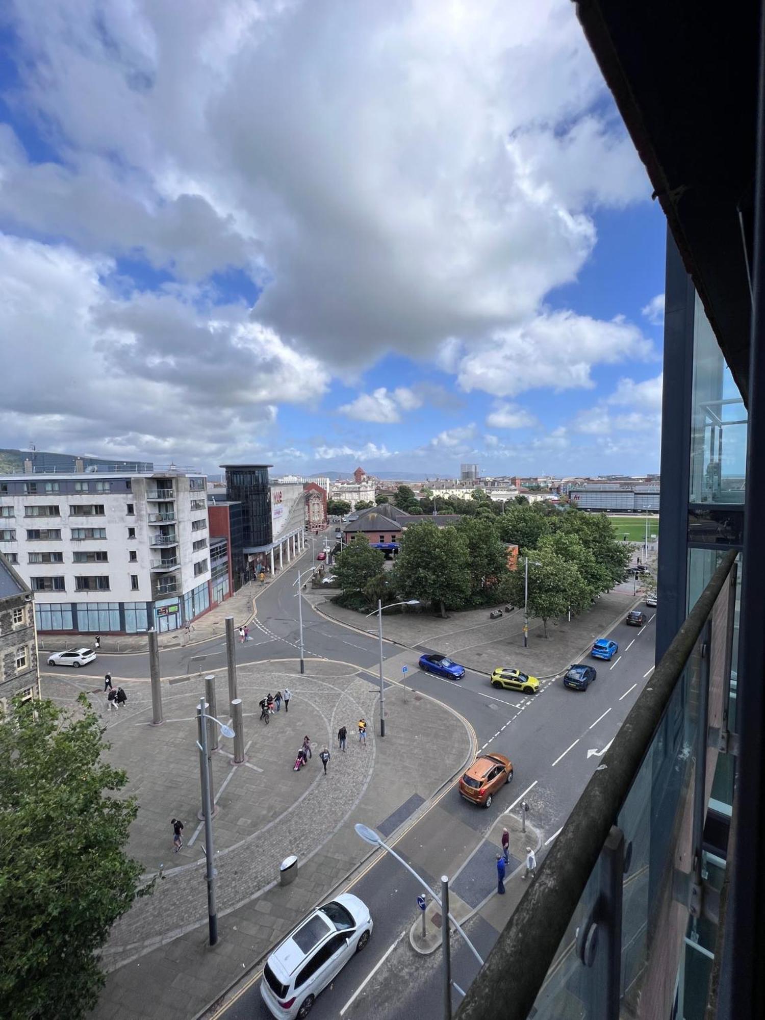 Great City Centre Getaway Apartment 2 Bed Near The Beach And Shopping Area Swansea Eksteriør billede