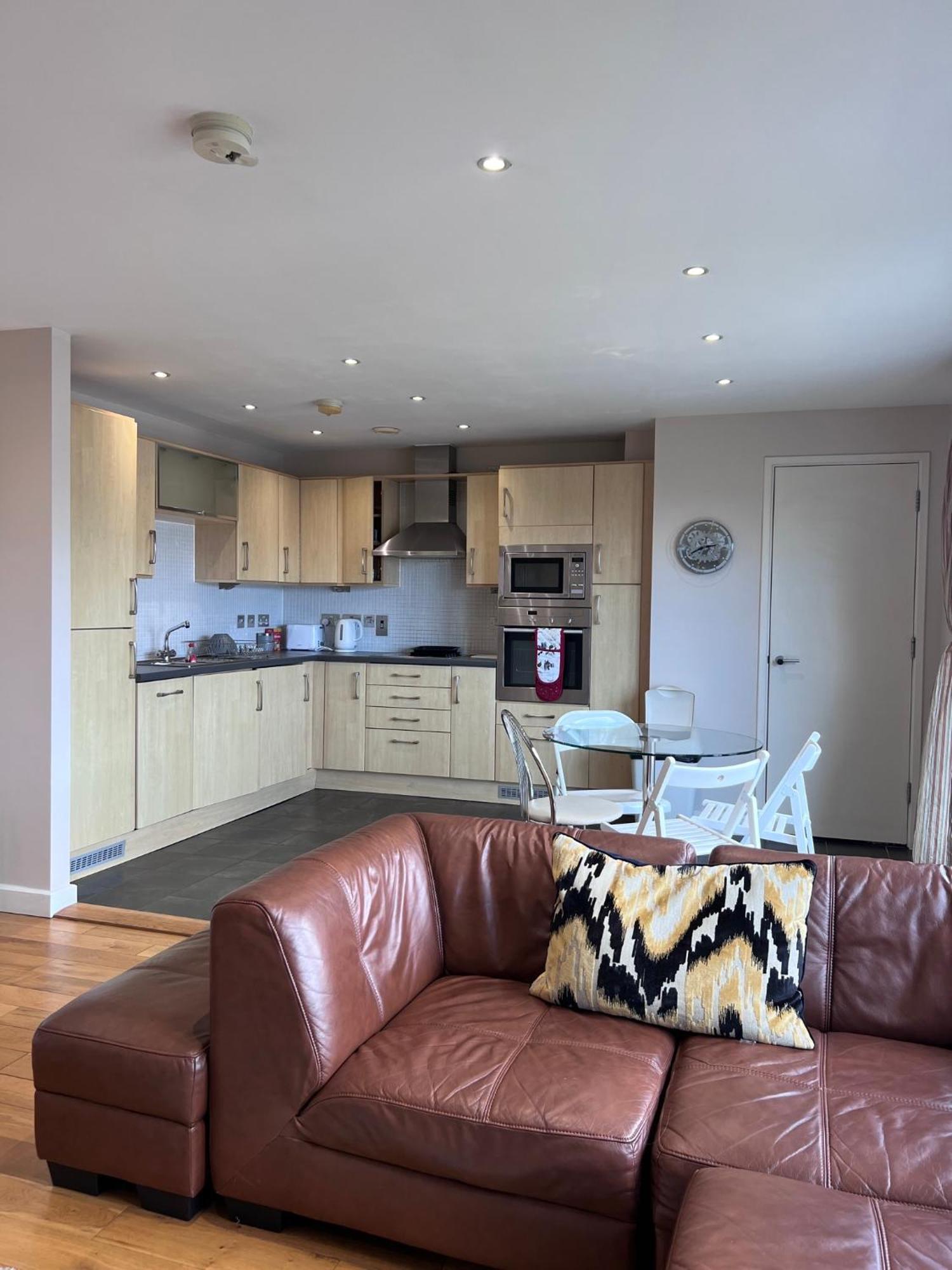 Great City Centre Getaway Apartment 2 Bed Near The Beach And Shopping Area Swansea Eksteriør billede