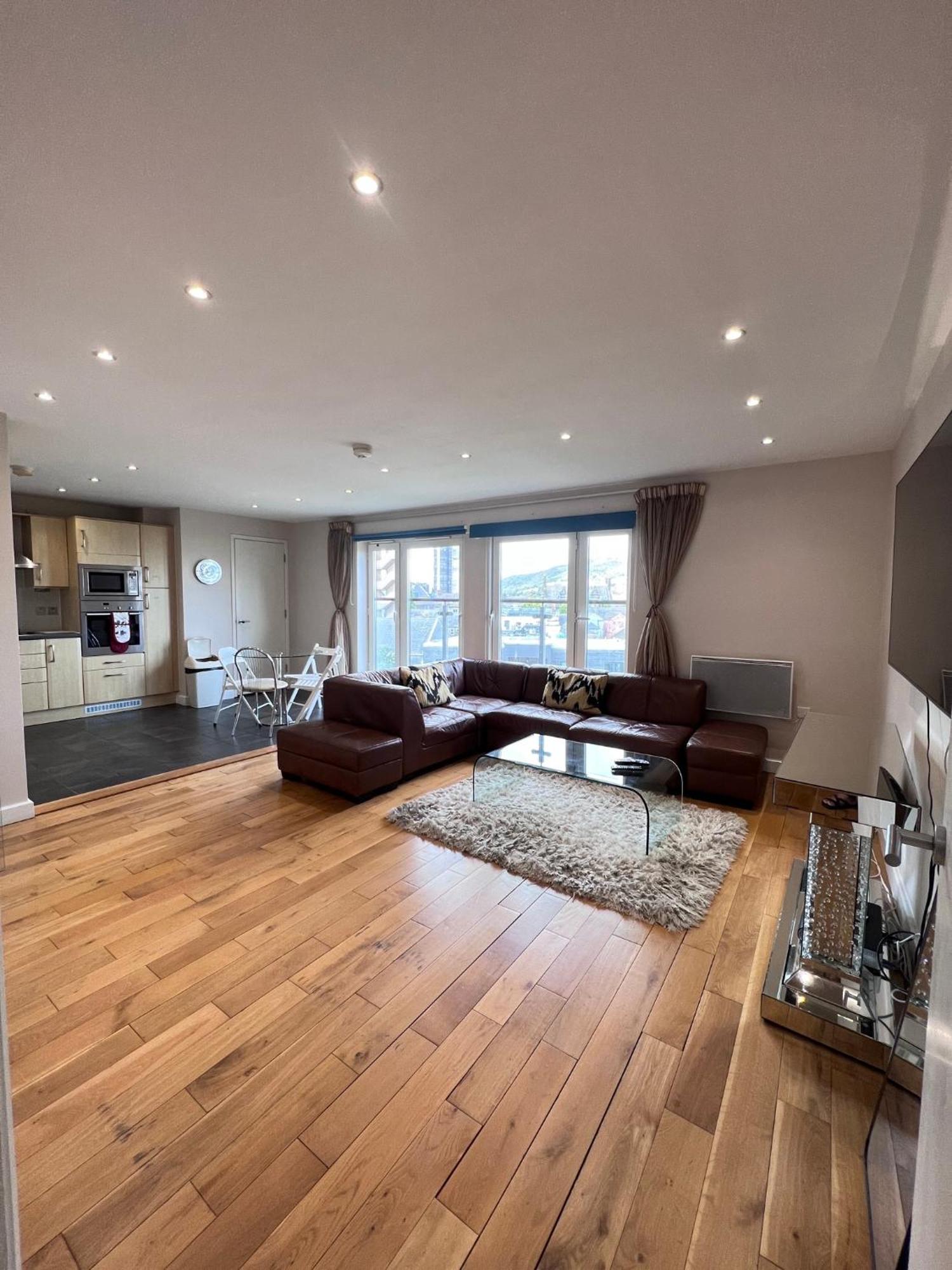 Great City Centre Getaway Apartment 2 Bed Near The Beach And Shopping Area Swansea Eksteriør billede