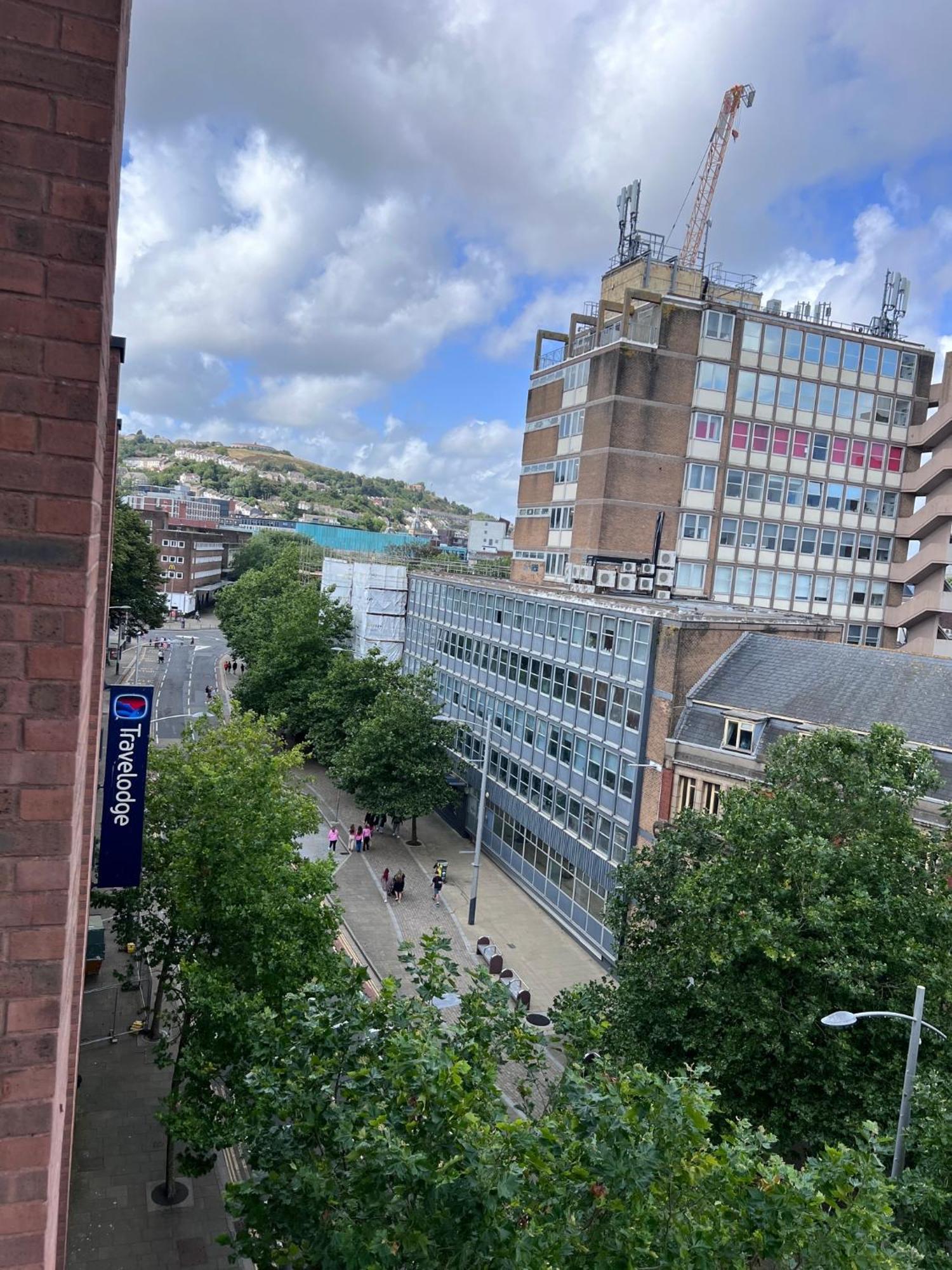 Great City Centre Getaway Apartment 2 Bed Near The Beach And Shopping Area Swansea Eksteriør billede